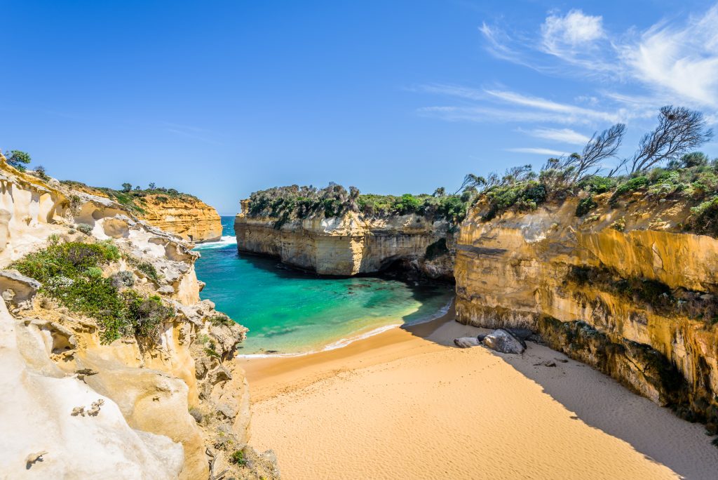 Bright,Sunny,Summer,Coast,View,To,A,Beautiful,Sandy,Beach